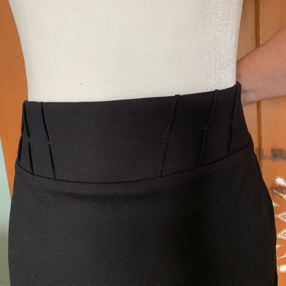 Le Chateau BNWT above the knee black skirt. - Picture 2 of 6